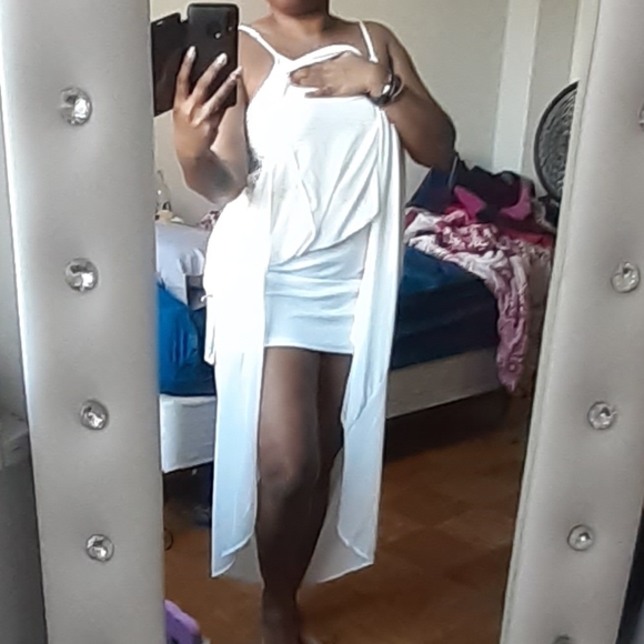 Backless Gown - Picture 2 of 4